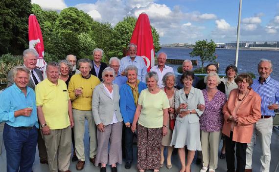 Klassentreffen mit H. G. Rodatz, 9. v. l.