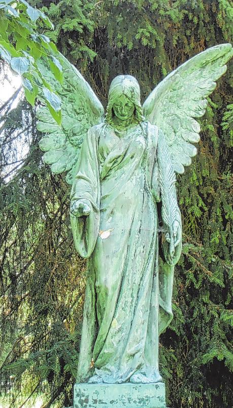 Schöne Engel sind auf dem Friedhof zu finden Schöne Engel sind auf dem Friedhof zu finden