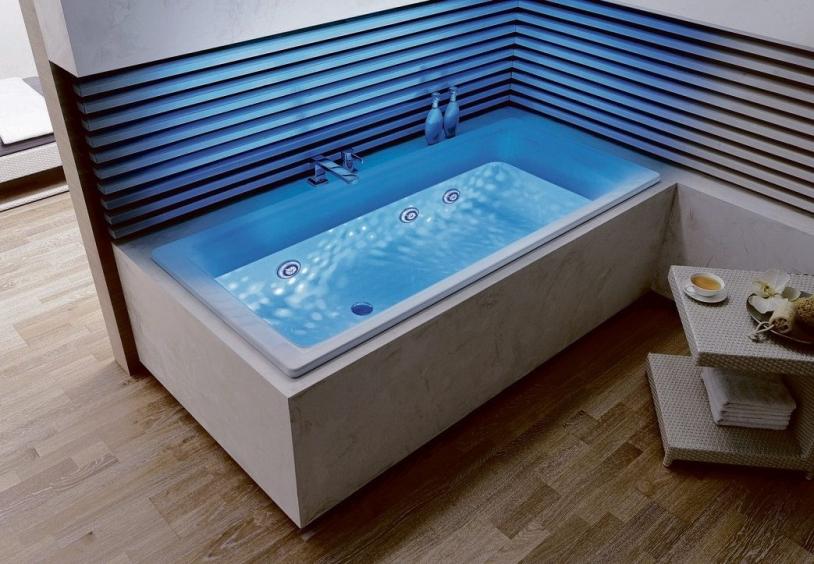 Eine dezente Beleuchtung durch die Whirldüsen und entspannende Musik erhöhen das Wohlbefinden im Bad, Foto: djd/ZVSHK/Kaldewei Eine dezente Beleuchtung durch die Whirldüsen und entspannende Musik erhöhen das Wohlbefinden im Bad, Foto: djd/ZVSHK/Kaldewei