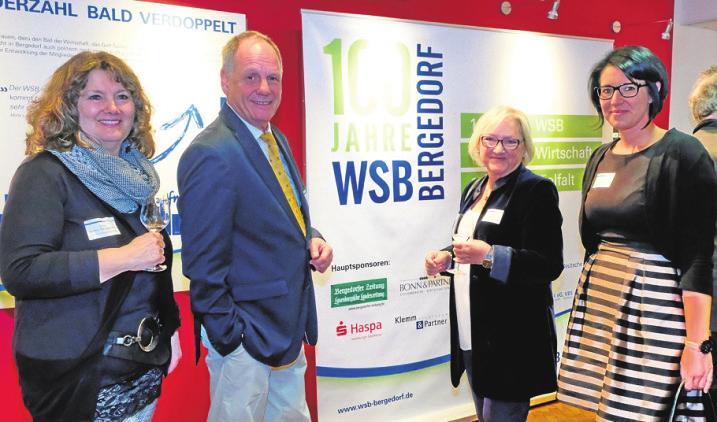 Gastronomen unter sich: Sylvia Bartels-Strangmann, Oliver Kahle und Karoline Pospiech (re.) mit Marlis Clausen (2. v. re.) Gastronomen unter sich: Sylvia Bartels-Strangmann, Oliver Kahle und Karoline Pospiech (re.) mit Marlis Clausen (2. v. re.)