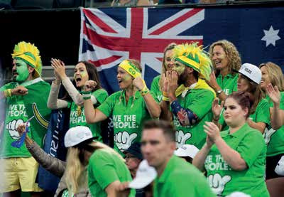 Davis Cup Stimmung bei den australischen Fans. Bei nur zwei Gewinnsätzen würde diese schnell vorbei sein. (Foto: Jürgen Hasenkopf) Davis Cup Stimmung bei den australischen Fans. Bei nur zwei Gewinnsätzen würde diese schnell vorbei sein. (Foto: Jürgen Hasenkopf)