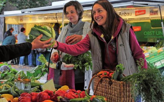 Einkaufen mit guter Laune und gutem Gewissen, FOTO: © UTE KLAPHAKE