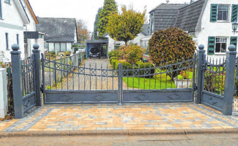 Handwerkskunst in Vollendung – von antik über rustikal bis modern: Meister Leszek Augustyn schmiedet die Zäune und Tore nach individuellen Wünschen. Foto: Augustyn Handwerkskunst in Vollendung – von antik über rustikal bis modern: Meister Leszek Augustyn schmiedet die Zäune und Tore nach individuellen Wünschen. Foto: Augustyn