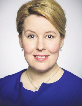 Dr. Franziska Giffey, Bundesministerin für Familie, Senioren, Frauen und Jugend, will mit ihrem Ministerium die Teilhabe älterer Menschen am gesellschaftlichen Leben stärken. Foto: Bundesregierung/Jesco Denzel Dr. Franziska Giffey, Bundesministerin für Familie, Senioren, Frauen und Jugend, will mit ihrem Ministerium die Teilhabe älterer Menschen am gesellschaftlichen Leben stärken. Foto: Bundesregierung/Jesco Denzel