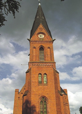 Die ehemalige Stiftskirche St. Sixtus und St. Sinnitius ist eines der Wahrzeichen von Ramelsloh Gunnar Ries Amphibol Die ehemalige Stiftskirche St. Sixtus und St. Sinnitius ist eines der Wahrzeichen von Ramelsloh Gunnar Ries Amphibol
