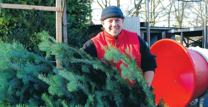 Mike Bolhuis verkauft ab 30. November auf seinem Hof Tannenbäume Foto: Jor Mike Bolhuis verkauft ab 30. November auf seinem Hof Tannenbäume Foto: Jor