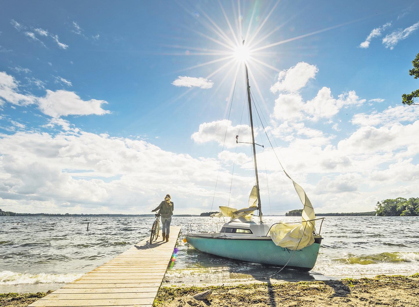 Auf den schier endlosen Radwegen an der Ostsee hat man das Meer meist im Blick. Foto: www.ostsee-schleswig-holstein.de Auf den schier endlosen Radwegen an der Ostsee hat man das Meer meist im Blick. Foto: www.ostsee-schleswig-holstein.de