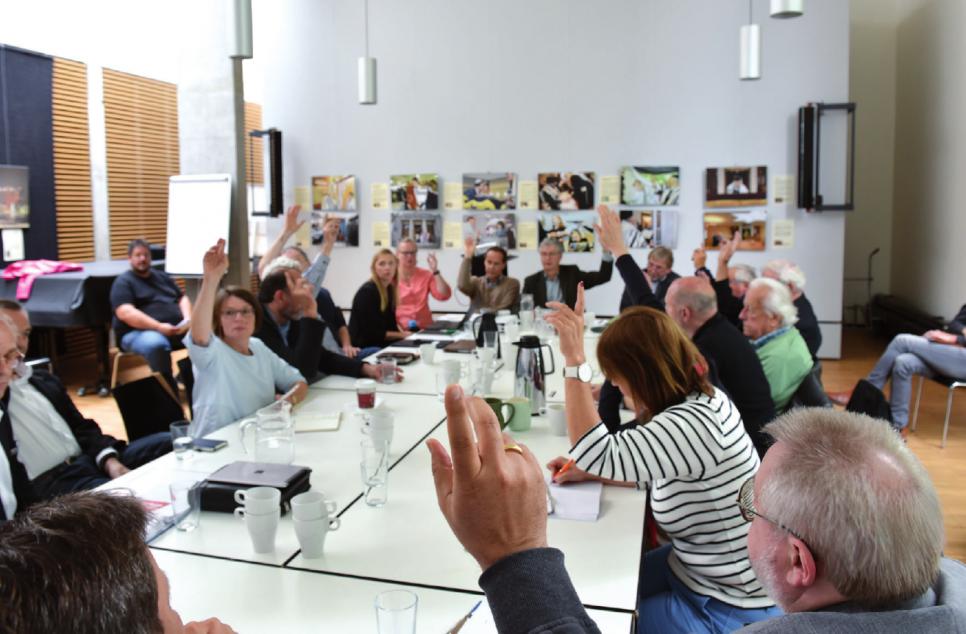Abstimmung im Gemeindesaal der Evangelischen Kirche Blankenese