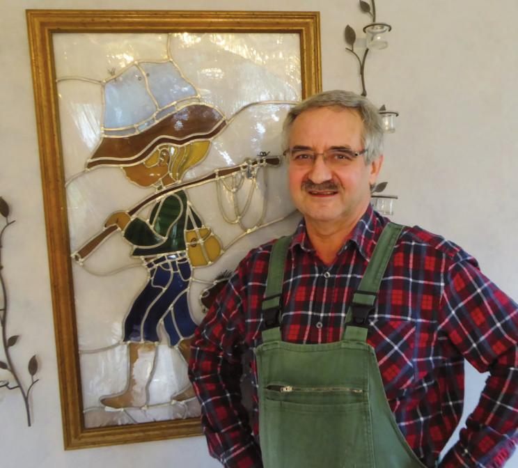 Glasermeister Hans-Jürgen Fechtner feiert 20-jähriges Bestehen FOTO: CHRISTINA PRINZ