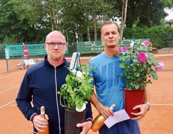 Herren 45: v.r. Roman Groteloh und Björn Seider, der die Nebenrunde gewann. Herren 45: v.r. Roman Groteloh und Björn Seider, der die Nebenrunde gewann.