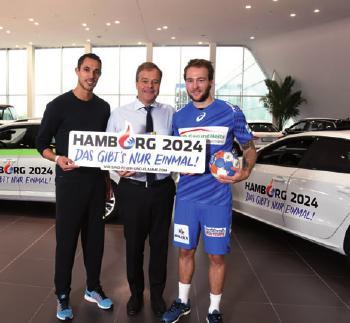 Bernd Glathe mit Sebas - tian Bayer (Leichtathlet, Olympionike) und HSVHandballer Kevin Schmidt