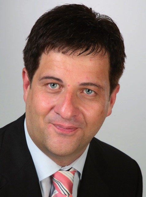 Harnald Henze, Wirtschaftsprüfer und Steuerberater,Telefon 688 77 21-0