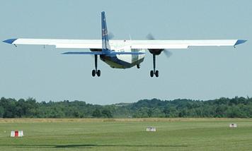 Vom Flugplatz Heist starten auch Rundflüge über die Marsch und die Elbe Vom Flugplatz Heist starten auch Rundflüge über die Marsch und die Elbe