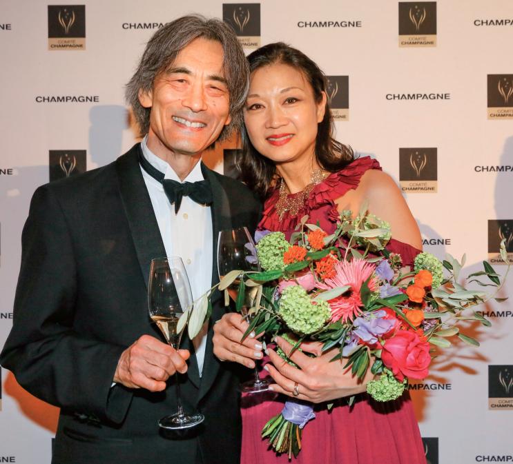 Strahlender Preisträger Kent Nagano mit seiner Ehefrau Mari Kodama Nagano FOTO: AXEL KIRCHHOFRG