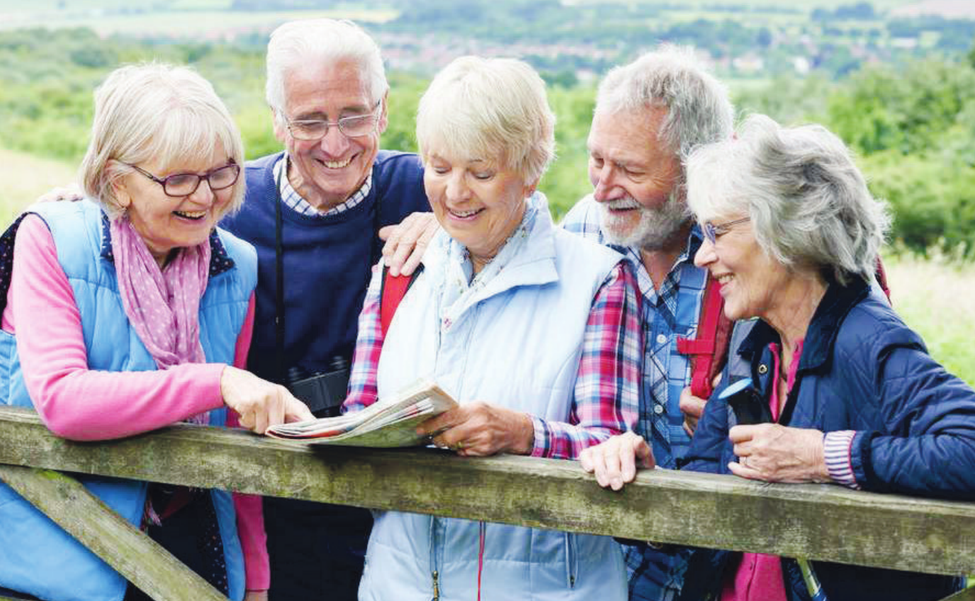 Zusammen macht es mehr Spaß: Wandern oder Walken in der Gruppe ist motivierend und tut den Gelenken gut Foto: djd/Sanofi/Getty Zusammen macht es mehr Spaß: Wandern oder Walken in der Gruppe ist motivierend und tut den Gelenken gut Foto: djd/Sanofi/Getty