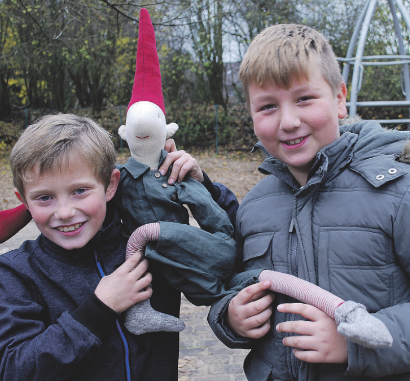 „Ich finde Lego City Undercocver für meine Playstation klasse. Ich kann dort in verschiedene Rollen schlüpfen und Missionen erfüllen“, schwärmt Finn-Luca (9, r. mit Freund Collin) Fotos: Jordan „Ich finde Lego City Undercocver für meine Playstation klasse. Ich kann dort in verschiedene Rollen schlüpfen und Missionen erfüllen“, schwärmt Finn-Luca (9, r. mit Freund Collin) Fotos: Jordan