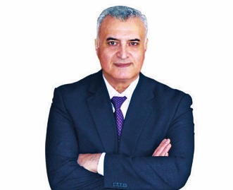 Mehrdad Rakhshan, Gutachter und Sachverständiger für Orientteppiche Foto: Rakhshan Mehrdad Rakhshan, Gutachter und Sachverständiger für Orientteppiche Foto: Rakhshan