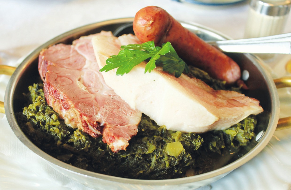 Mit Fleisch und Kartoffeln wird aus dem Grünkohl eine leckere Mahlzeit, die gerade im Winter den persönlichen Speiseplan bereichern kann Fotos: pixabay Mit Fleisch und Kartoffeln wird aus dem Grünkohl eine leckere Mahlzeit, die gerade im Winter den persönlichen Speiseplan bereichern kann Fotos: pixabay