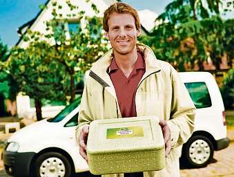 Freundliche Menü-Kuriere bringen das heiße Essen von der Landhausküche direkt ins Haus Foto: apetito Freundliche Menü-Kuriere bringen das heiße Essen von der Landhausküche direkt ins Haus Foto: apetito