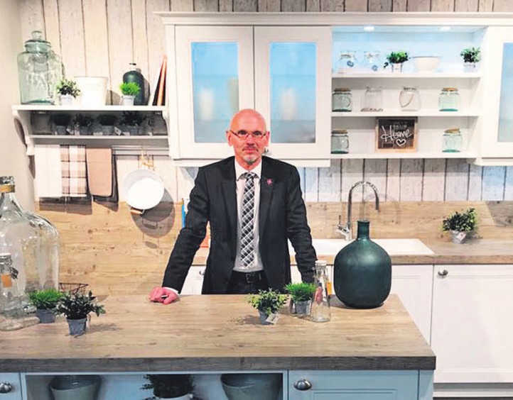 Knut Martens, Hausleiter von „Meine Küche“ an der Eiffestraße Knut Martens, Hausleiter von „Meine Küche“ an der Eiffestraße