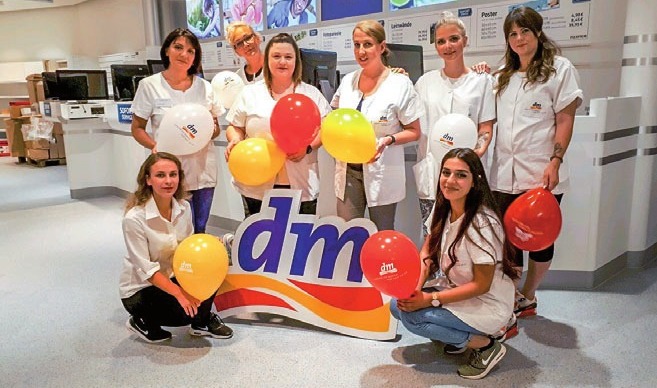 Das Team der neuen dm-Filiale in Blankenese