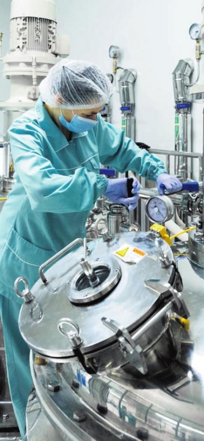 Die chemische Industrie gehört zu den Branchen mit den höchsten Ausbildungsvergütungen. Auszubildende im 3.Lehrjahr verdienen bis zu 1117 Euro im Monat. Foto: Fotolia/Traimak Die chemische Industrie gehört zu den Branchen mit den höchsten Ausbildungsvergütungen. Auszubildende im 3.Lehrjahr verdienen bis zu 1117 Euro im Monat. Foto: Fotolia/Traimak