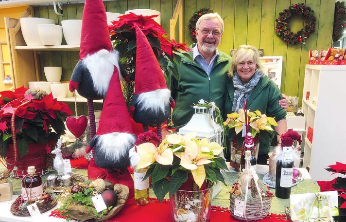 Werner und Iris Pein haben im Blumenhof Pein in Halstenbek viele große und kleine Weihnachtsgeschenke im Angebot Foto: Skibbe Werner und Iris Pein haben im Blumenhof Pein in Halstenbek viele große und kleine Weihnachtsgeschenke im Angebot Foto: Skibbe