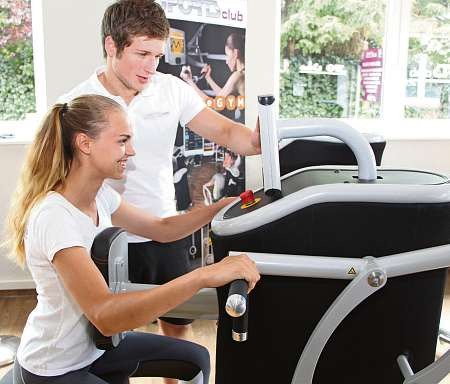 Unter fachkundiger und freundlicher Anleitung der Trainer geht’s im Sports Club leicht zur schönen Strand- und herausragenden WM-Figur Foto: Sports Club Unter fachkundiger und freundlicher Anleitung der Trainer geht’s im Sports Club leicht zur schönen Strand- und herausragenden WM-Figur Foto: Sports Club