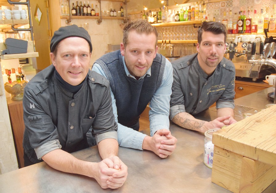 Der neue Küchenchef Marcus Anthony (v. l.), Inhaber Patrick Diehr und der Leiter des Caterings Matthias von Laufenberg kümmern sich um die Kunden des Goldschätzchens“ Foto: Klein Der neue Küchenchef Marcus Anthony (v. l.), Inhaber Patrick Diehr und der Leiter des Caterings Matthias von Laufenberg kümmern sich um die Kunden des Goldschätzchens“ Foto: Klein