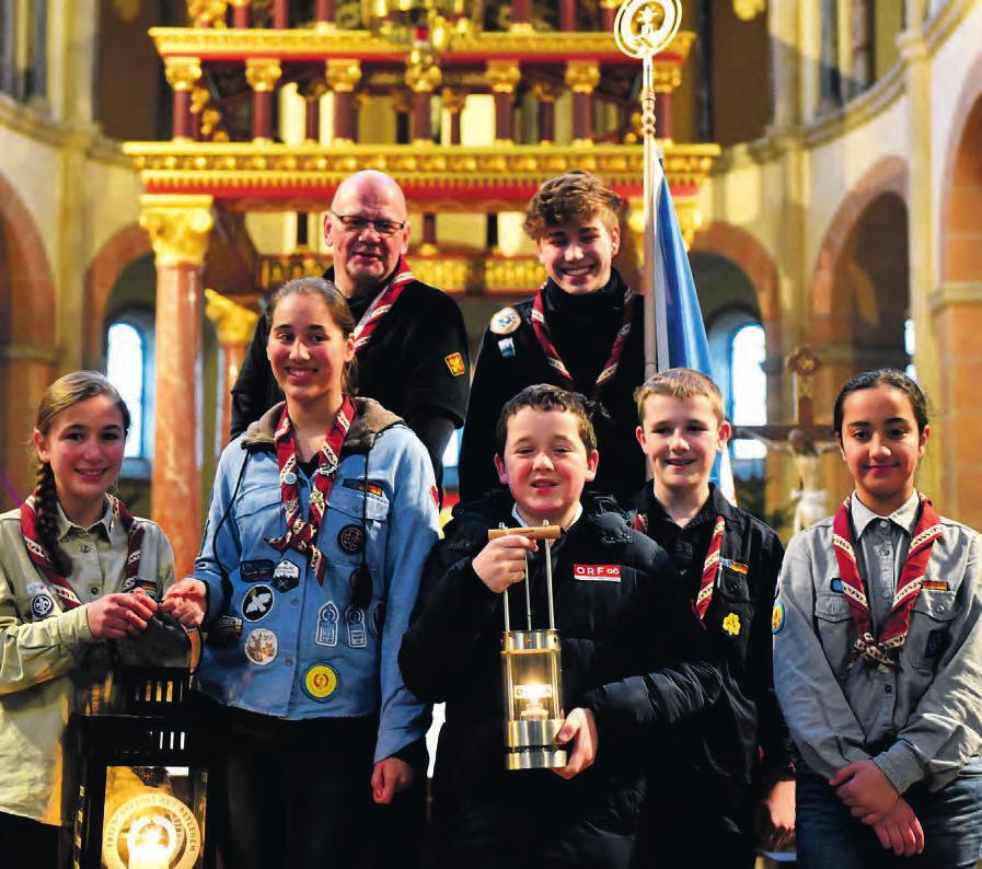 Die Pfadfinder verteilen das Friedenslicht, an mehr als 500 Orten in Deutschland Foto: rdp/Ralf Adloff Die Pfadfinder verteilen das Friedenslicht, an mehr als 500 Orten in Deutschland Foto: rdp/Ralf Adloff