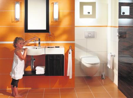 Leuchten links und rechts vom Spiegel vermeiden Schatten. FOTO: DULUX Leuchten links und rechts vom Spiegel vermeiden Schatten. FOTO: DULUX