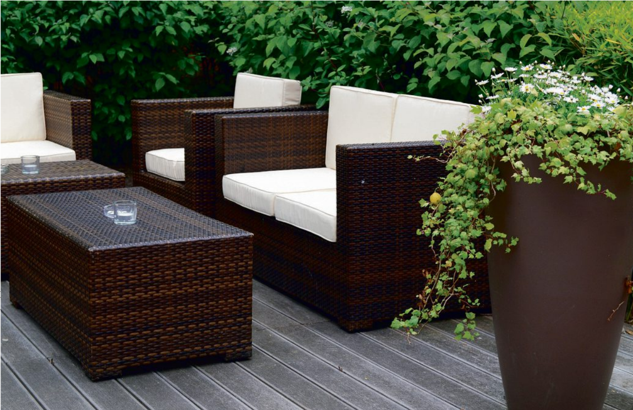 Eine Frage des Stils: Elegante Loungemöbel oder romantische Naturensembles? Fotos: Fotolia/homepepper Eine Frage des Stils: Elegante Loungemöbel oder romantische Naturensembles? Fotos: Fotolia/homepepper