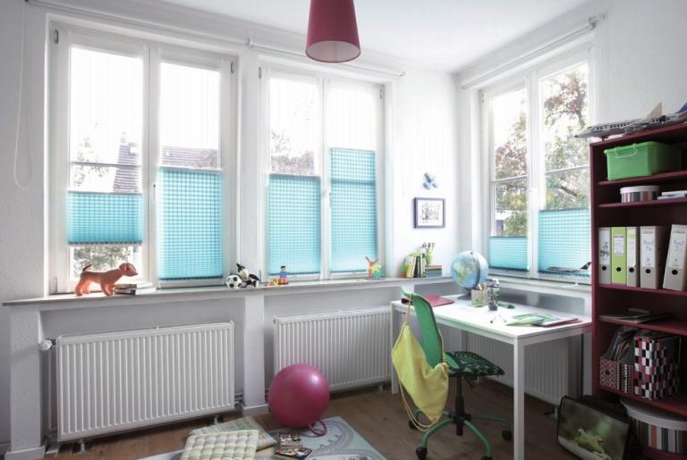 Für alle Fenstertypen fertigt Jaloucity Maßplissees an