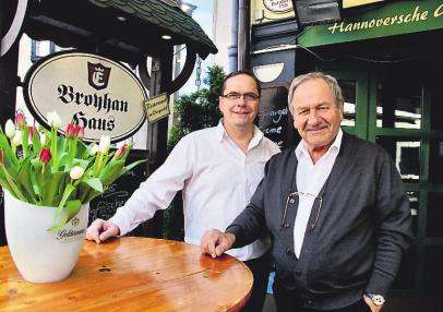 Gerd Jäpel und Friedrich Budde laden am kommenden Wochenende zur großen Geburtstagsfeier mit Maibock-Anstich ein. Gerd Jäpel und Friedrich Budde laden am kommenden Wochenende zur großen Geburtstagsfeier mit Maibock-Anstich ein.