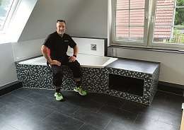Moderne Bäder samt besonderer Badewannenformen plant und baut Sanitärfachmann Jörg Gragert Fotos: Tina Jordan Moderne Bäder samt besonderer Badewannenformen plant und baut Sanitärfachmann Jörg Gragert Fotos: Tina Jordan