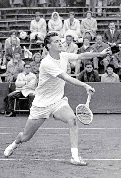 1964: Wilhelm Bungert mit Holzschläger Foto: Imago 1964: Wilhelm Bungert mit Holzschläger Foto: Imago