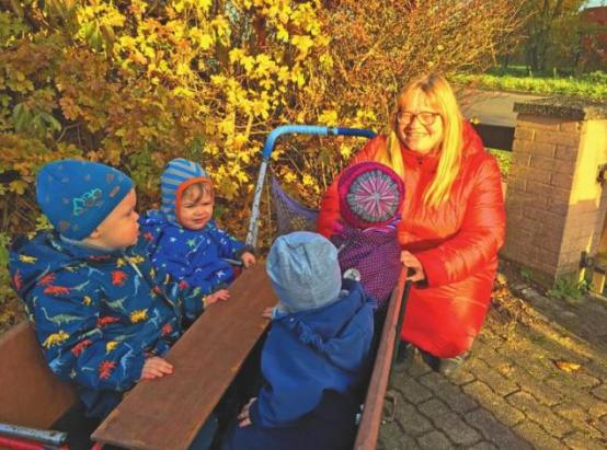 Die Betreuung von Kindern im Alter bis zu drei Jahren erfordert umfassende Kenntnisse (Petra Niquet) Die Betreuung von Kindern im Alter bis zu drei Jahren erfordert umfassende Kenntnisse (Petra Niquet)