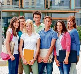 Auf ins Studium! Private und staatliche Hochschulen bieten neben den etablierten auch zahlreiche neue und aktualisierte Studiengänge an Auf ins Studium! Private und staatliche Hochschulen bieten neben den etablierten auch zahlreiche neue und aktualisierte Studiengänge an