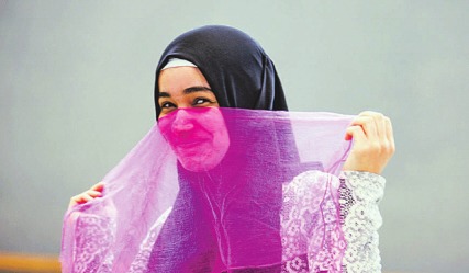 Die Schule achtet auf den wertschätzenden Umgang aller Mitglieder der Schulgemeinschaft Foto: COMMWORK Die Schule achtet auf den wertschätzenden Umgang aller Mitglieder der Schulgemeinschaft Foto: COMMWORK