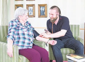 Am 8. Mai kann man sich beim Bewerberbrunch in Eppendorf über die Tätigkeiten im Pflegebereich informieren Foto: wb Am 8. Mai kann man sich beim Bewerberbrunch in Eppendorf über die Tätigkeiten im Pflegebereich informieren Foto: wb