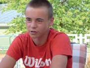 Erster internationaler Auftritt von Niklas Guttau (TV Strand 08). Niklas konnte seine Nervosität in seinem Qualifikationsmatch gegen Josef Kovalik beim 0:6, 1:6 nie ganz ablegen. Erster internationaler Auftritt von Niklas Guttau (TV Strand 08). Niklas konnte seine Nervosität in seinem Qualifikationsmatch gegen Josef Kovalik beim 0:6, 1:6 nie ganz ablegen.