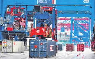 Der Hamburger Hafen macht sich durch Verbesserung der Infrastruktur und Digitalisierung zukunftsfähig. Foto: HHM/Dietmar Hasenpusch Der Hamburger Hafen macht sich durch Verbesserung der Infrastruktur und Digitalisierung zukunftsfähig. Foto: HHM/Dietmar Hasenpusch