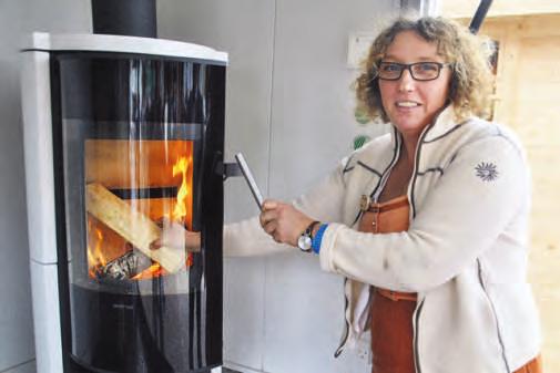 Kaminöfen sorgen für eine behagliche Atmosphäre. Auf den Bautagen werden ausgewählte Modelle gezeigt. Kaminöfen sorgen für eine behagliche Atmosphäre. Auf den Bautagen werden ausgewählte Modelle gezeigt.