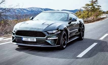 Neue Technik kombiniert mit dem klassischen Sound eines V8-Motors. Schaltbar über eine Billard-Kugel: das 6-Gang-Getriebe. Fotos: ©FORD Neue Technik kombiniert mit dem klassischen Sound eines V8-Motors. Schaltbar über eine Billard-Kugel: das 6-Gang-Getriebe. Fotos: ©FORD