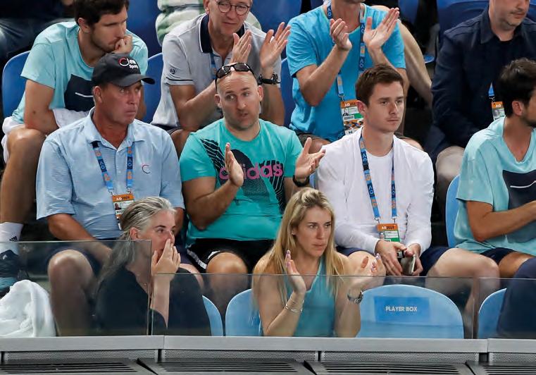 Die Mimik sagt seit 1988 nichts aus. Ivan Lendl (mittl. Reihe, links) hatte sich die Australian Open seines Schützlings, Alexander Zverev, bestimmt anders vorgestellt. Foto: Jürgen Hasenkopf Die Mimik sagt seit 1988 nichts aus. Ivan Lendl (mittl. Reihe, links) hatte sich die Australian Open seines Schützlings, Alexander Zverev, bestimmt anders vorgestellt. Foto: Jürgen Hasenkopf