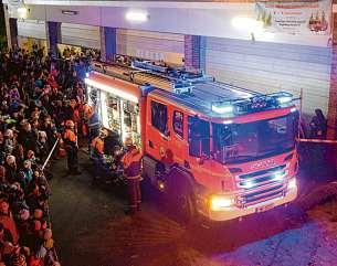Bevor es losgeht, können Feuerwehrautos erkundet werden Foto: FF Lokstedt Bevor es losgeht, können Feuerwehrautos erkundet werden Foto: FF Lokstedt