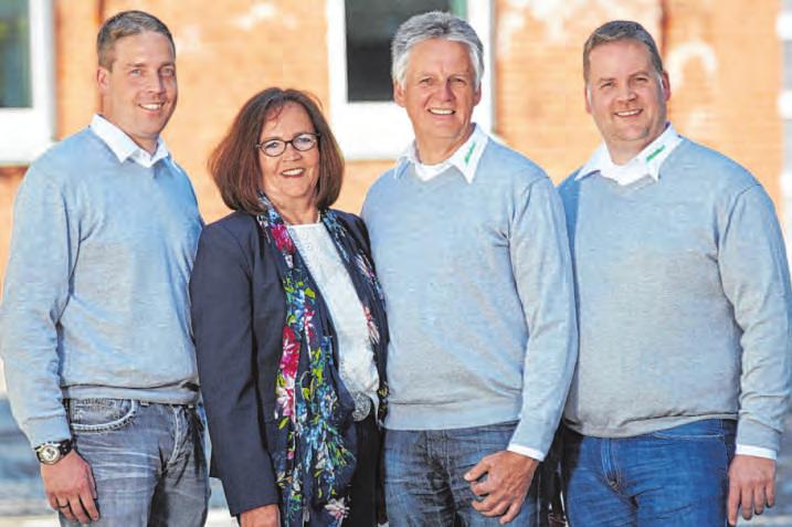 Freuen sich auf viele Besucher an ihrem Stand bei den Bergedorfer Bautagen (v.l.): Jan, Heidi, Fritz und Oliver Schellhorn. Foto: privat Freuen sich auf viele Besucher an ihrem Stand bei den Bergedorfer Bautagen (v.l.): Jan, Heidi, Fritz und Oliver Schellhorn. Foto: privat