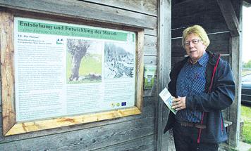 Neuendeichs Bürgermeister Reinhard Pliquet freut sich über den kulturhistorischen Wanderweg Neuendeichs Bürgermeister Reinhard Pliquet freut sich über den kulturhistorischen Wanderweg