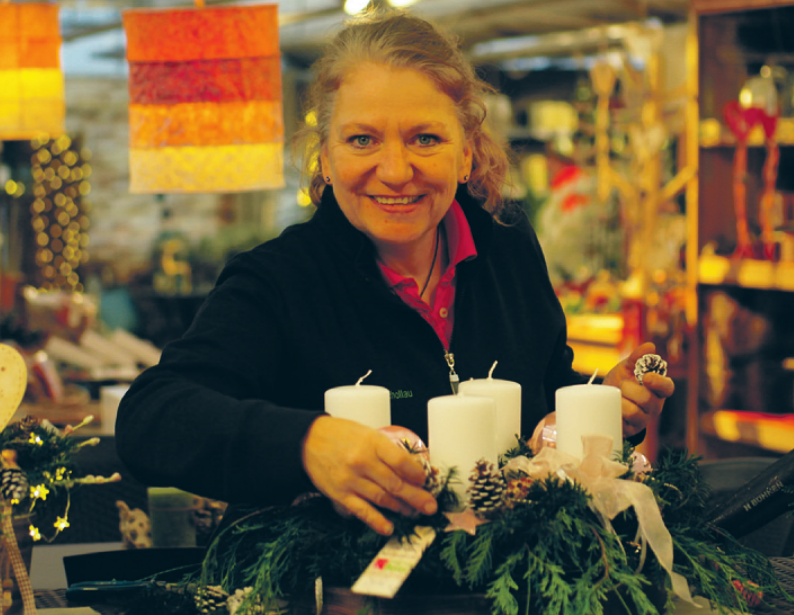 Alle Adventsgestecke in der Landgärtnerei sind mit frischer Tanne und ganz viel Liebe selbst gemacht Alle Adventsgestecke in der Landgärtnerei sind mit frischer Tanne und ganz viel Liebe selbst gemacht