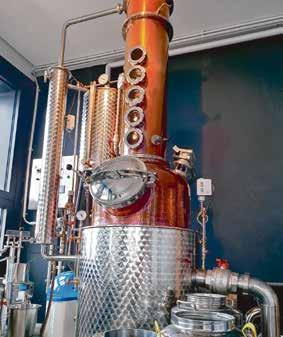 Manufaktur mitten in Lokstedt: Hier werden Wacholder, frische Gurken und Basilikum aus Hamburg sowie Äpfel aus dem Alten Land zu KNUT HANSEN DRY GIN gebrannt Fotos: cc / Grafik: gettyImages Manufaktur mitten in Lokstedt: Hier werden Wacholder, frische Gurken und Basilikum aus Hamburg sowie Äpfel aus dem Alten Land zu KNUT HANSEN DRY GIN gebrannt Fotos: cc / Grafik: gettyImages